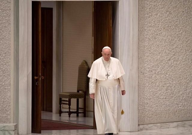 PAPA FRANCISCO PIDE A EUROPA ABRIR SUS PUERTAS A AFRICANOS AL IGUAL QUE A UCRANIANOS