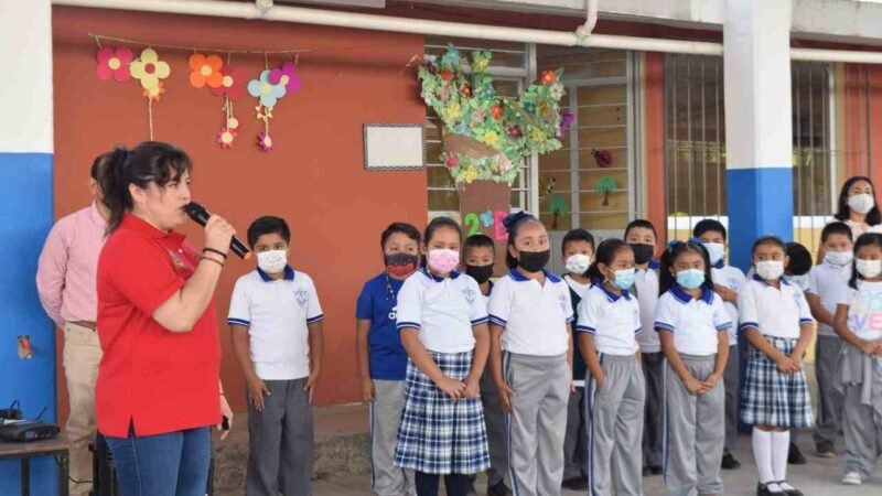 ENTREGAN APOYO A ESCUELA PRIMARIA