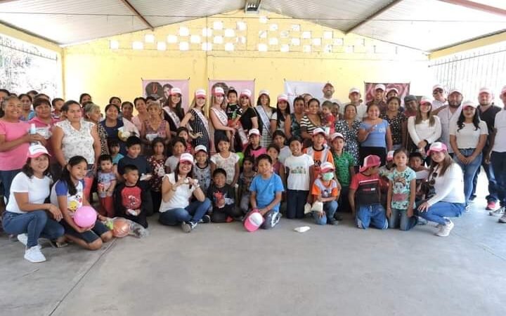 LLEVAN APOYOS A XOPILAPA