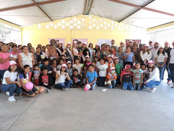 LLEVAN APOYOS A XOPILAPA