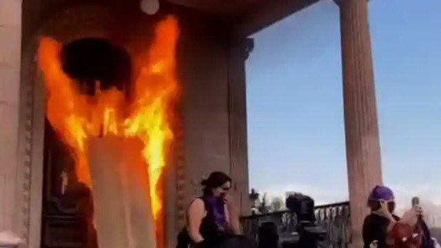 PROTESTA POR MUJERES DESAPARECIDAS TERMINA EN DISTURBIOS EN NUEVO LEÓN