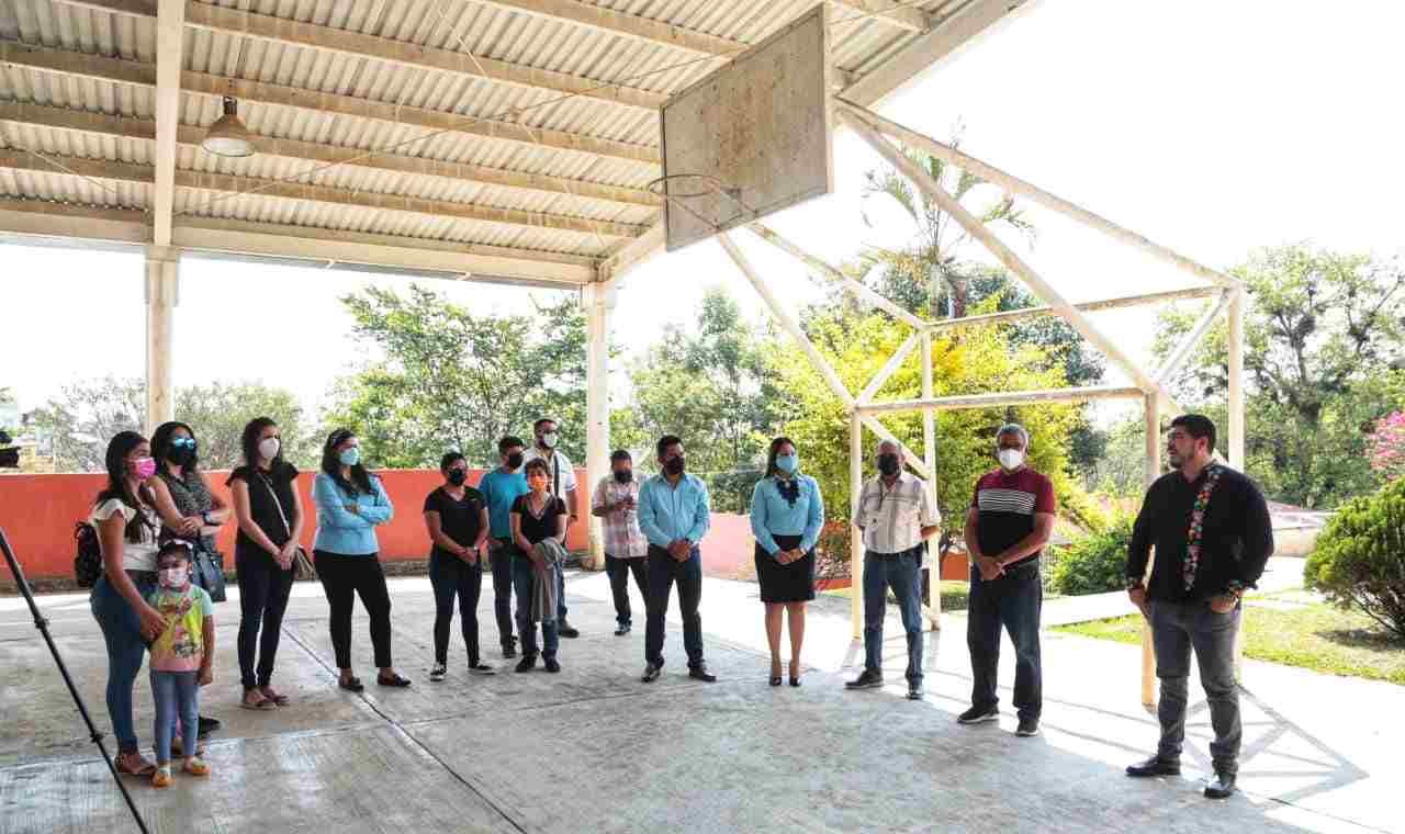 ZENYAZEN ESCOBAR ENTREGA OBRAS POR DOS MILLONES DE PESOS EN DOS ESCUELAS