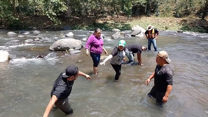 REALIZAN AUTORIDADES LIMPIEZA DE LA IXHUATEQUILLA