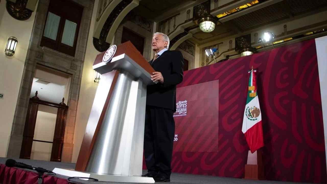 AMLO ENVIARÁ INICIATIVA MINERA SI NO PASA REFORMA ELÉCTRICA