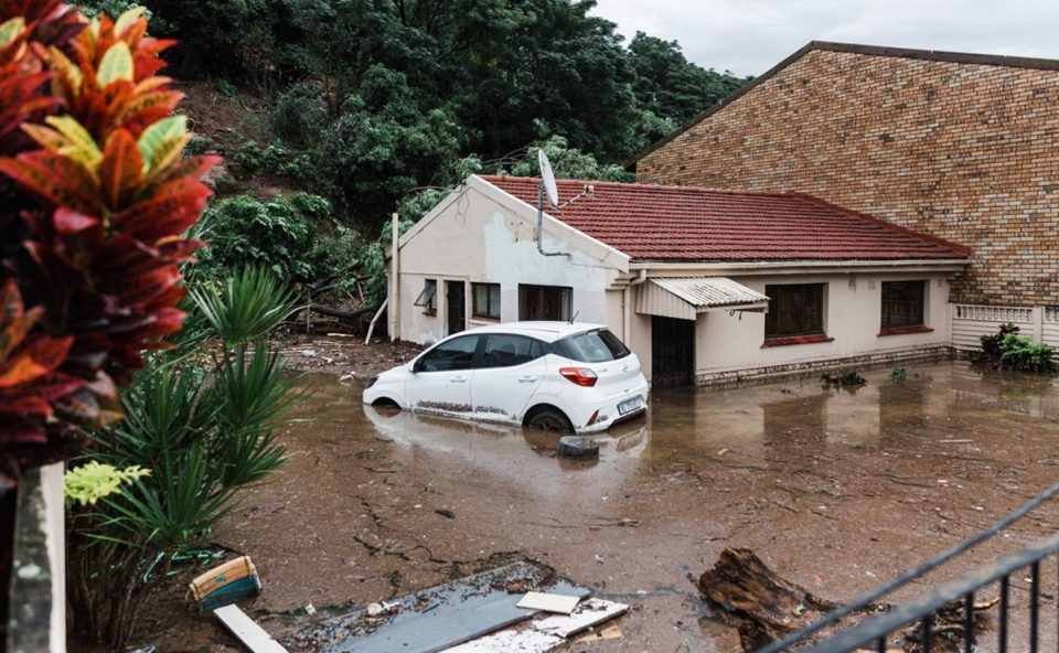 INUNDACIONES HAN DEJADO AL MENOS 306 MUERTOS AL ESTE DE SUDÁFRICA