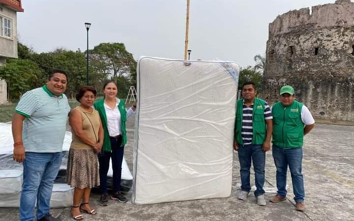 ENTREGAN APOYOS A FAMILIAS DE PASO DEL MACHO