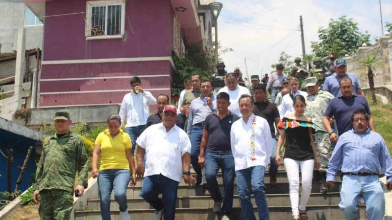 RECIBE ALCALDE DE ALPATLÁHUAC A GOBERNADOR Y SECRETARIO DE GOBIERNO