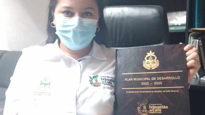 ENTREGA ALCALDESA DE IXHUATLÁN PLAN MUNICIPAL DE DESARROLLO