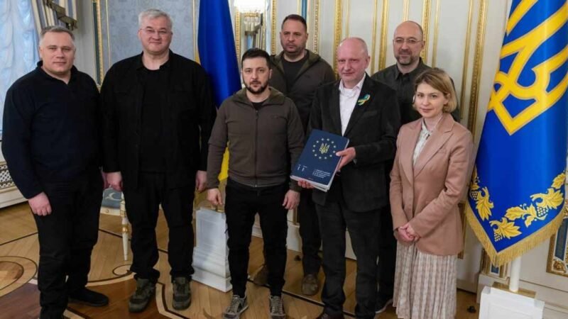 UCRANIA ENTREGA FORMULARIO PARA INGRESAR A LA UNIÓN EUROPEA