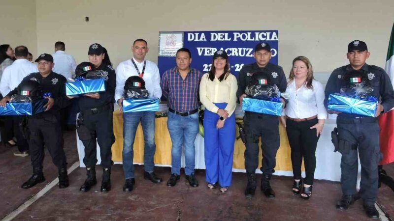 CELEBRAN A POLICÍAS EN TENAMPA