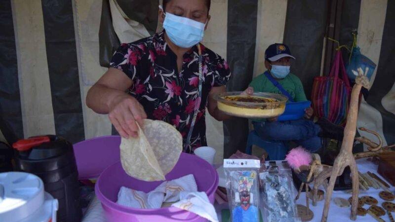 INVITAN AL MERCADO DEL EMPRENDEDOR IXHUATECO