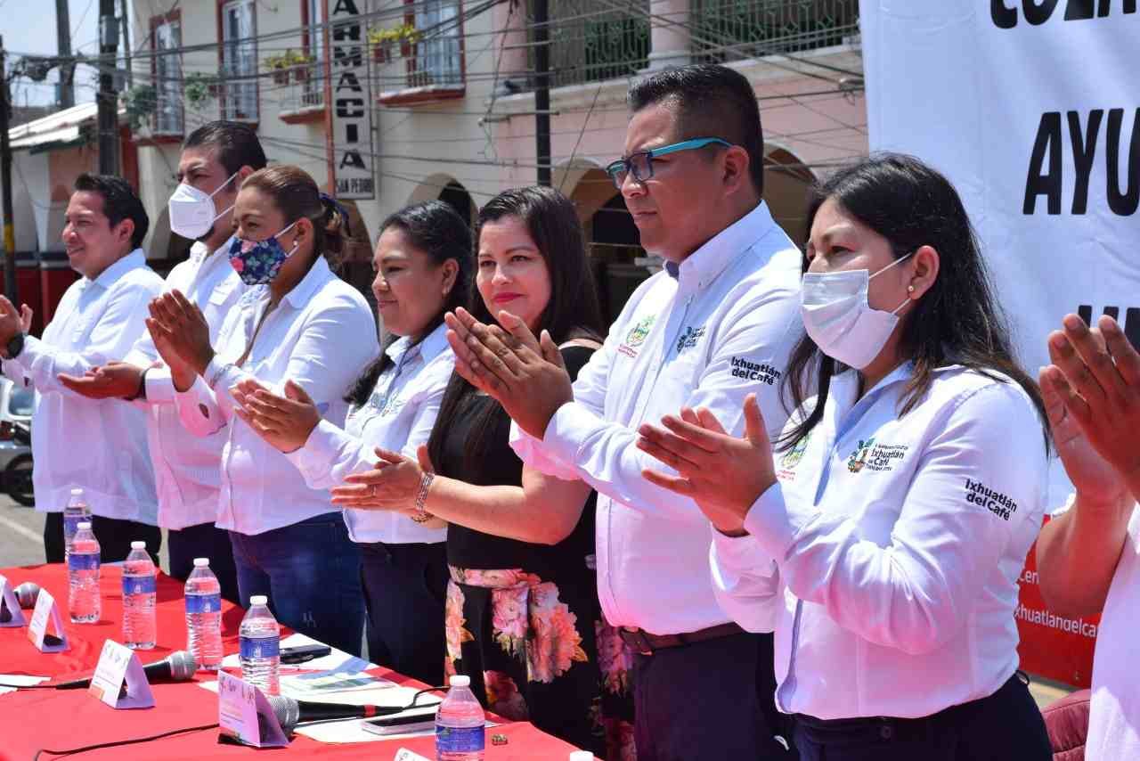 ALCALDESA DE IXHUATLÁN DEL CAFÉ FIRMA CONVENIO CON UNIVERSIDADES