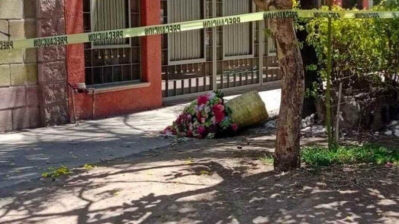 SICARIOS SE VISTEN DE FLORISTAS; DETIENEN A DOS