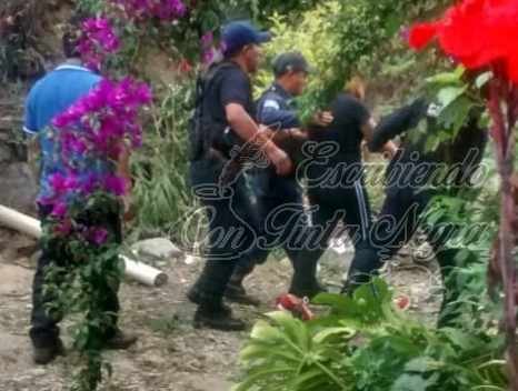 INTENTA QUITARSE LA VIDA; LA POLICÍA LO IMPIDE