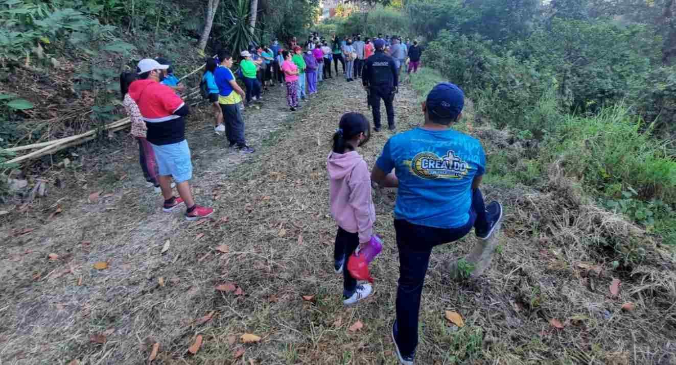 DISFRUTAN RECORRIDO EN VÍAS ANTIGUAS DEL TREN