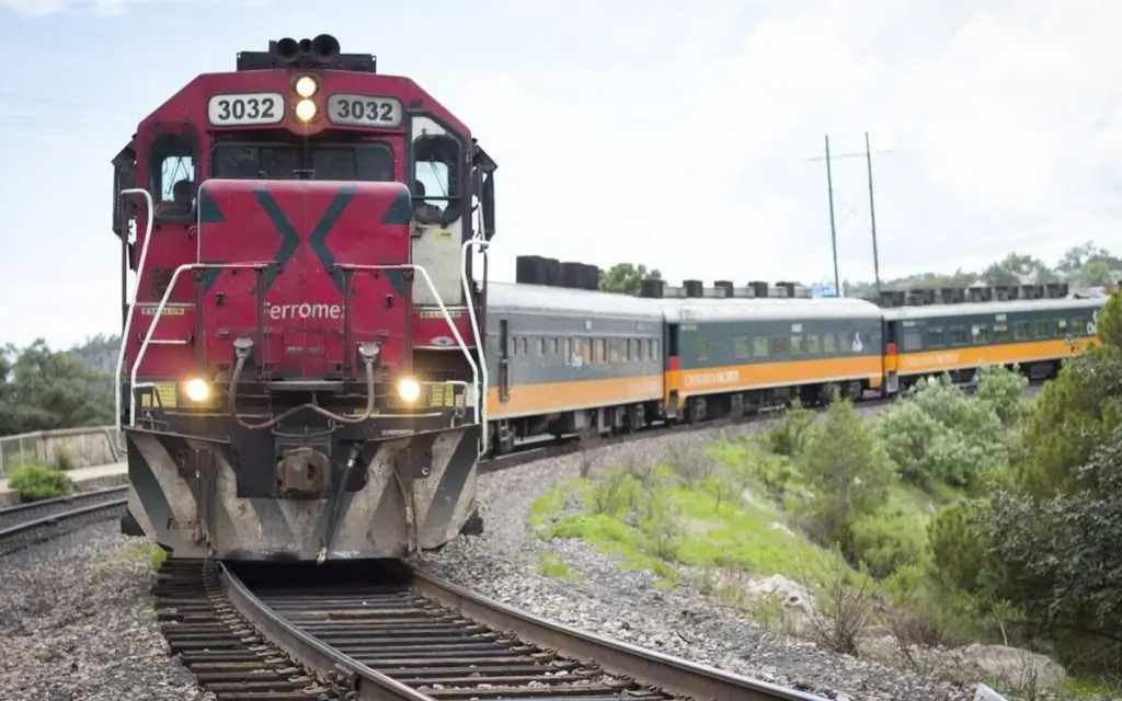 LÓPEZ OBRADOR ANUNCIA INVERSIÓN EN OTRO TREN DE VERACRUZ A CHIAPAS