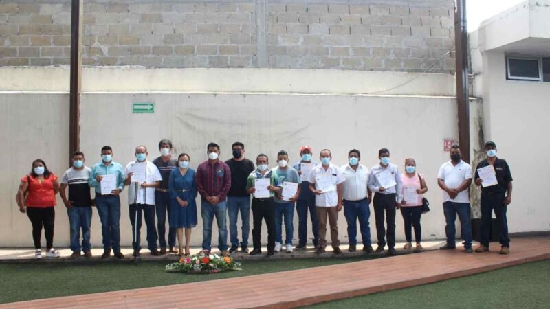 ALCALDE DE ATOYAC TOMA PROTESTA A NUEVOS AGENTES Y SUBAGENTES