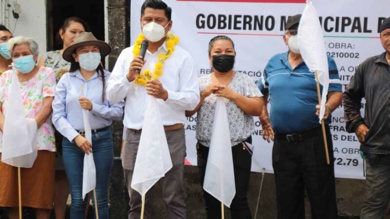 ALCALDE DE ATOYAC DA BANDERAZO DE PRIMERA OBRA DE SU ADMINISTRACIÓN