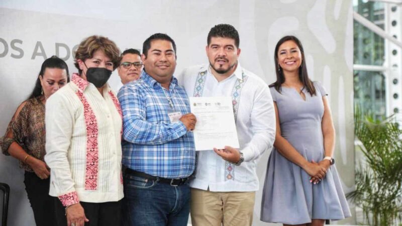 ENTREGAN NOMBRAMIENTOS A MAESTROS DE TELESECUNDARIA