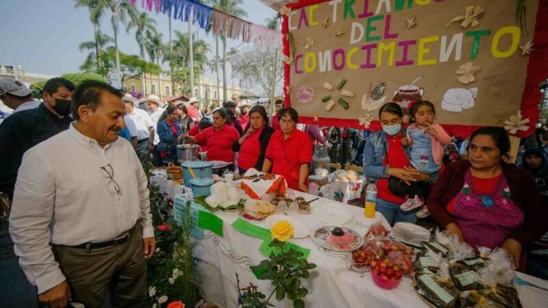 REALIZAN EXITOSO TIANGUIS AGROPECUARIO EN COSCOMATEPEC
