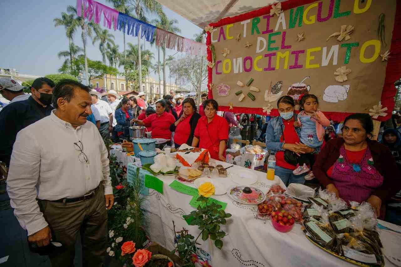 REALIZAN EXITOSO TIANGUIS AGROPECUARIO EN COSCOMATEPEC