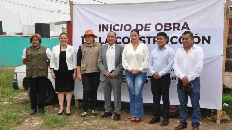 COLOCAN PRIMERA PIEDRA DE BANCO DE BIENESTAR