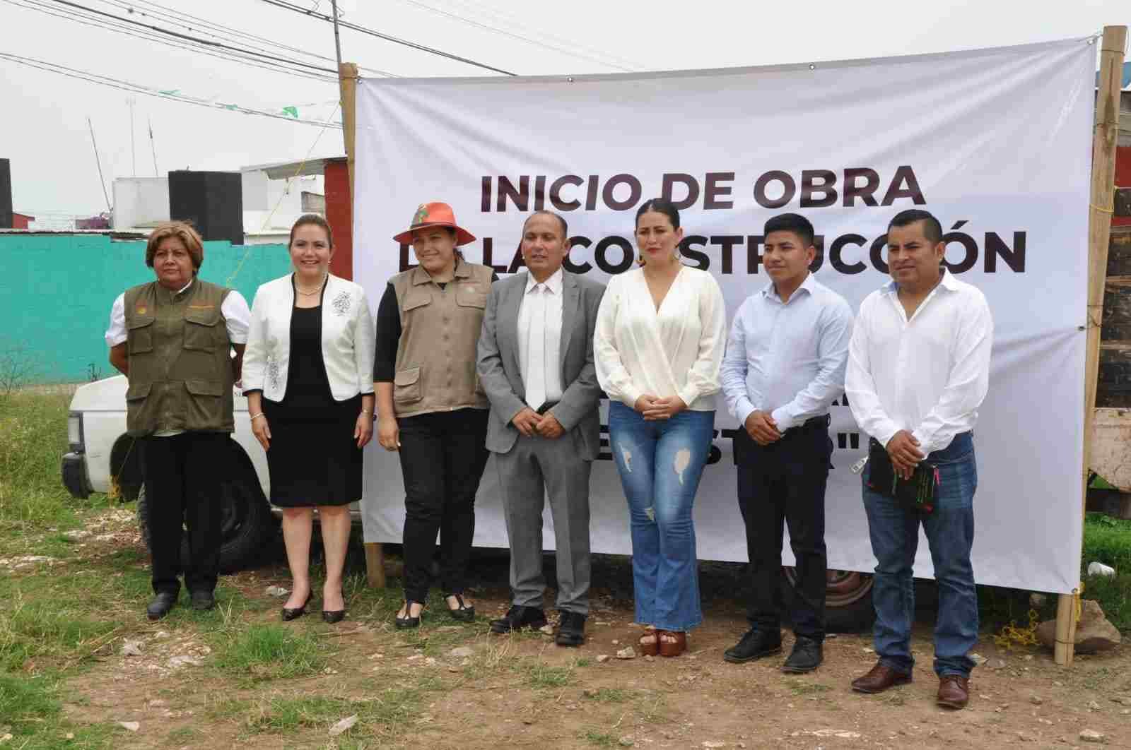 COLOCAN PRIMERA PIEDRA DE BANCO DE BIENESTAR