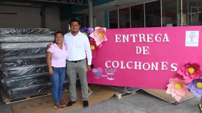 BENEFICIA DIF DE ATOYAC A FAMILIAS CON ENTREGA DE COLCHONES A BAJO COSTO