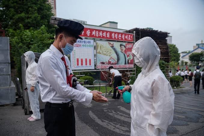 COREA DEL SUR OFRECE ENVIAR VACUNAS CONTRA COVID-19 A COREA DEL NORTE