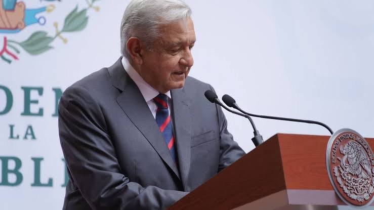 LÓPEZ OBRADOR PROMETE CELEBRAR A LOS MAESTROS CON UN AUMENTO DE SUELDO