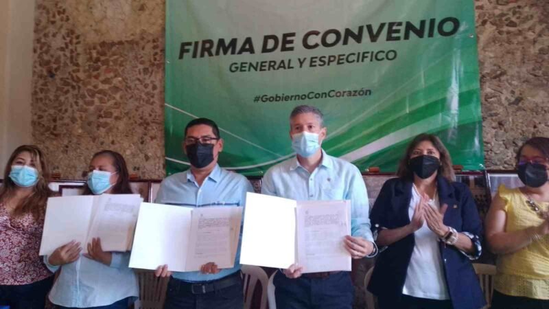 FIRMA CONVENIO AYUNTAMIENTO DE CHOCAMÁN CON LA UV