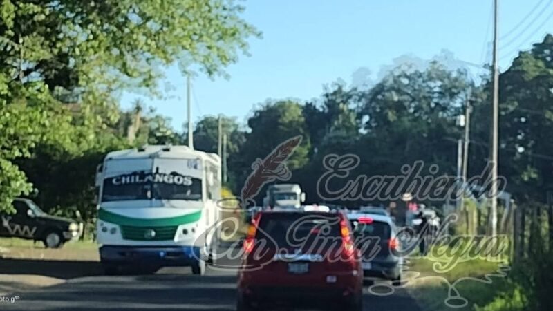 BLOQUEAN CARRETERA A XALAPA