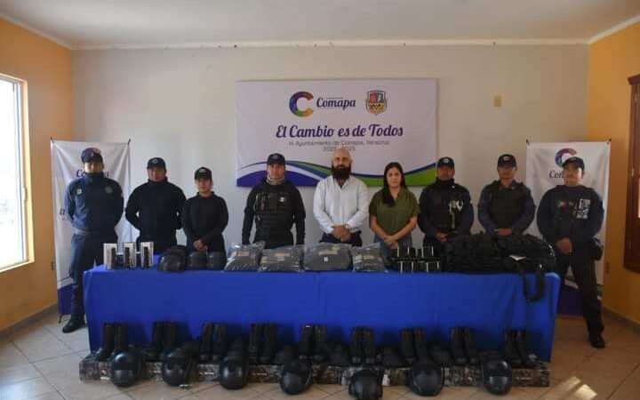 EQUIPA GABRIEL LAGUNES A POLICÍA DE COMAPA