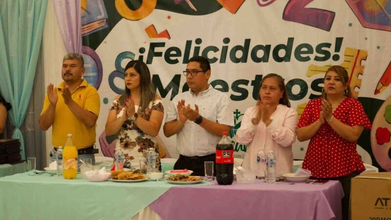 FESTEJAN A LOS MAESTROS EN CHOCAMÁN