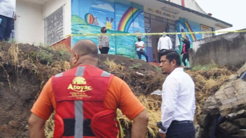 RECORRE ALCALDE DE ATOYAC ZONAS AFECTADAS POR TORMENTA