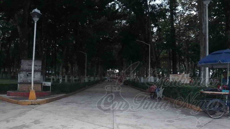 TIMAN A MUJER EN LA ALAMEDA