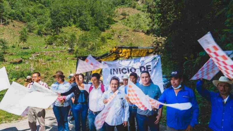 DAN BANDERAZOS DE OBRA EN COSCOMATEPEC