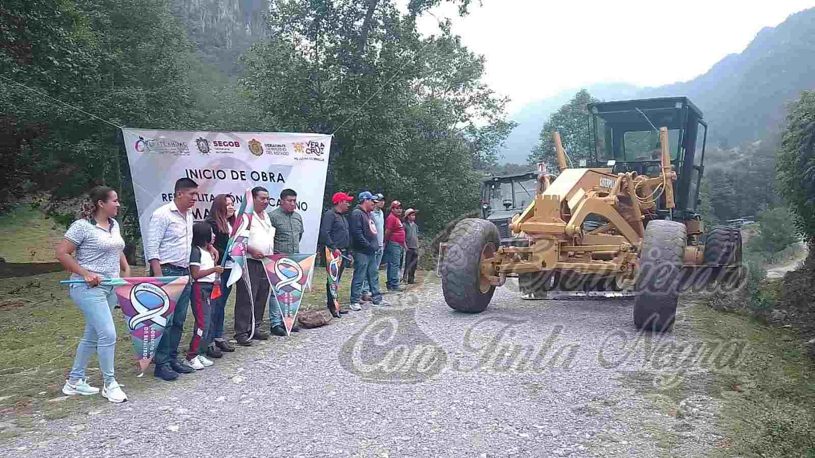 DA LEONEL SÁNCHEZ BANDERAZO DE PAVIMENTACIÓN EN MALACATEPEC