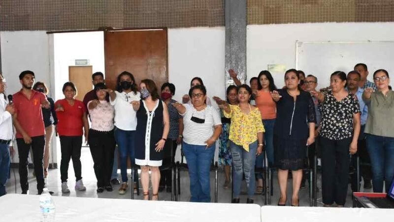 ALCALDE TOMA PROTESTA A CONSEJO MUNICIPAL DE PARTICIPACIÓN EN LA EDUCACIÓN