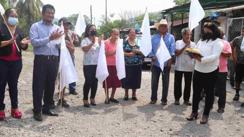 DA ALCALDE DE ATOYAC BANDERAZO DE REHABILITACIÓN DE RED DE AGUA