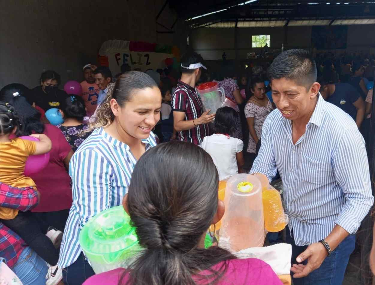 FESTEJAN EN GRANDE A NIÑOS Y MADRES EN ALPATLÁHUAC