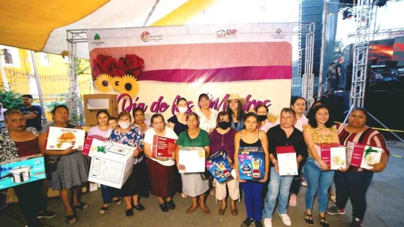 FESTEJAN A LAS MAMÁS DE COSCOMATEPEC