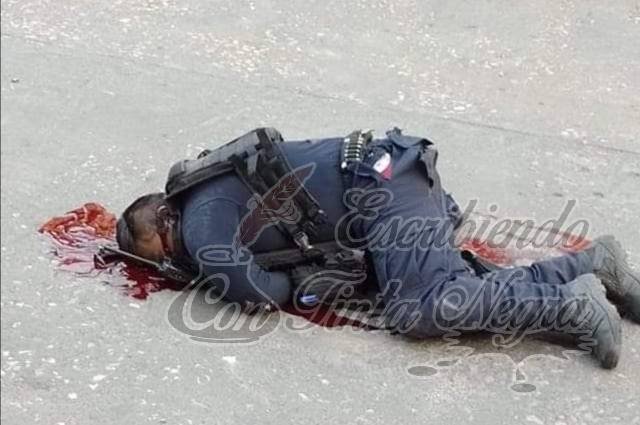 EMBOSCAN A POLICÍAS DE OMEALCA; UN MUERTO, EL SALDO