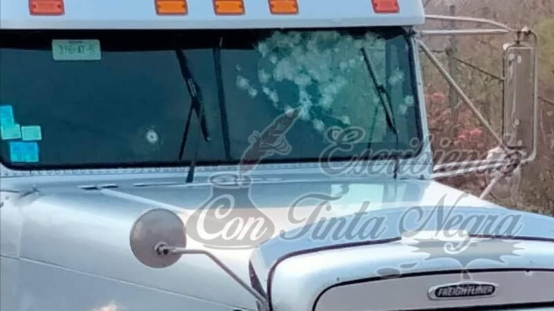 ENCUENTRAN TRÁILER BALEADO