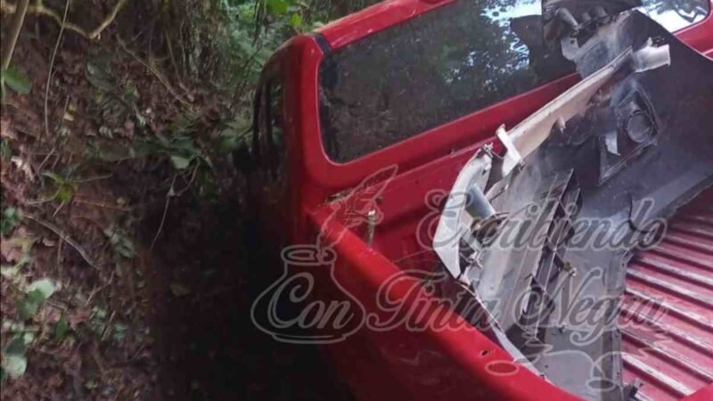 CAE CAMIONETA A BARRANCO