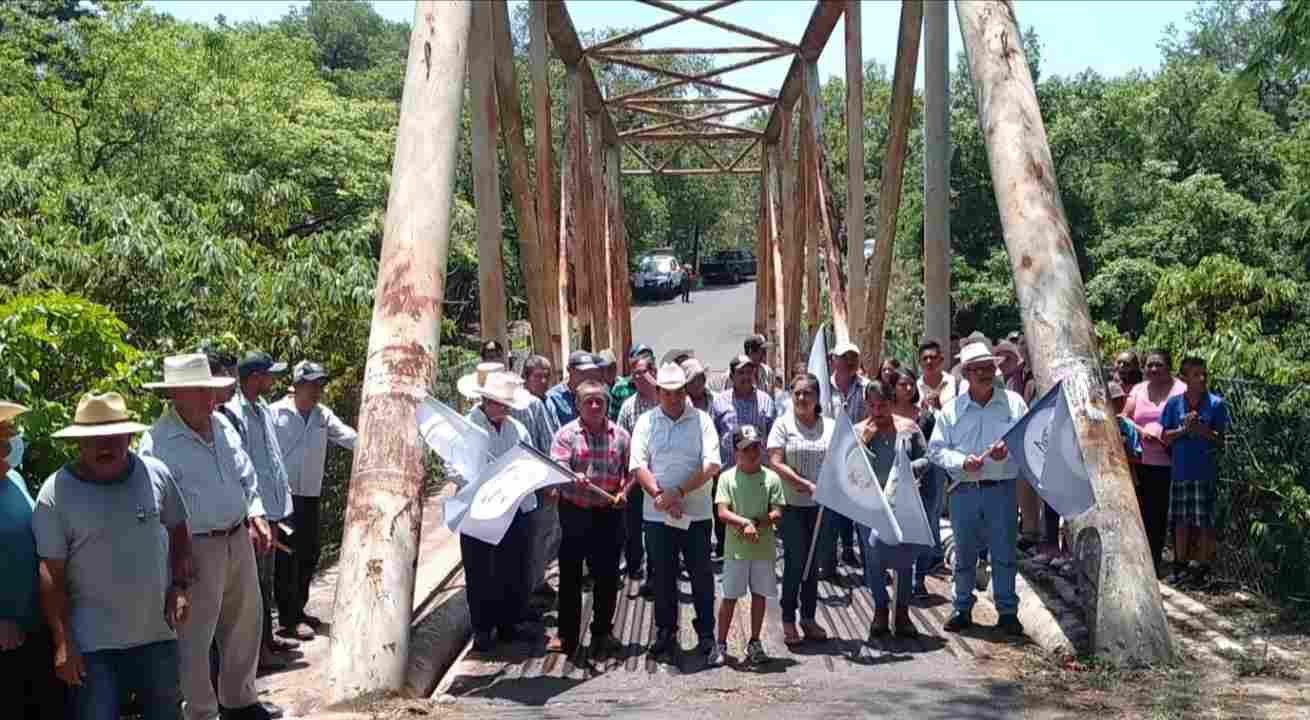 INICIA REHABILITACIÓN DEL PUENTE CAÍDO