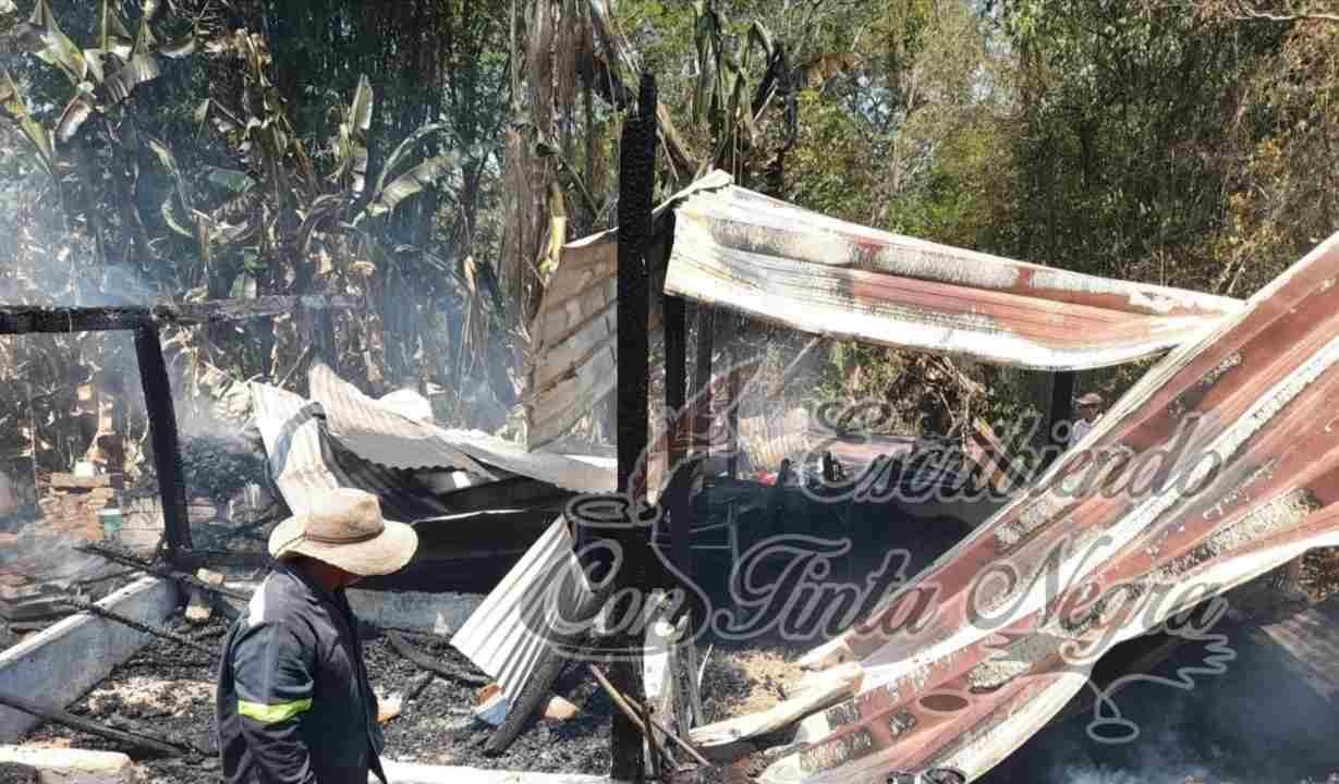 SE INCENDIA VIVIENDA EN HUATUSCO