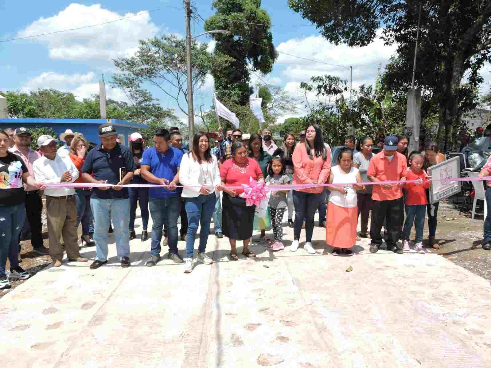 ALCALDESA DE TENAMPA INAUGURA REHABILITACIÓN DE CALLE PARAÍSO