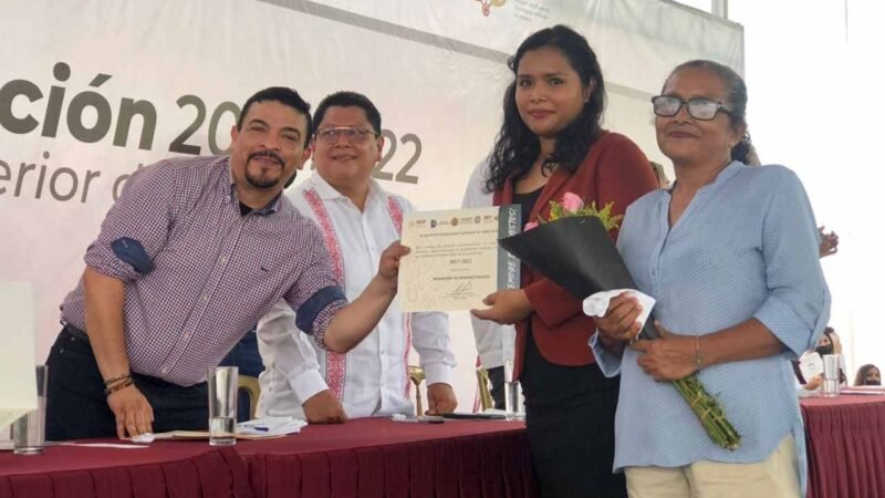 TRABAJAMOS PARA QUE EN VERACRUZ UN MAYOR NÚMERO DE JÓVENES SEAN PROFESIONISTAS: GÓMEZ CAZARÍN