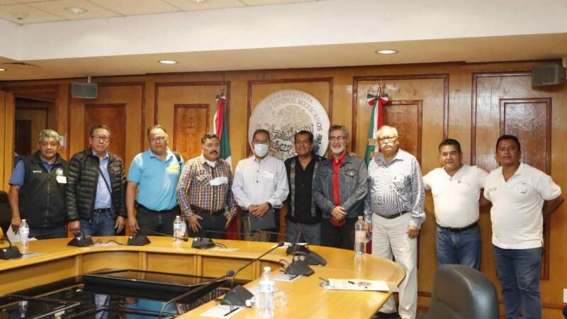 OBREROS VERACRUZANOS SE REÚNEN CON SERGIO GUTIÉRREZ LUNA; PIDEN RESPALDO DEFENDER DERECHOS LABORALES